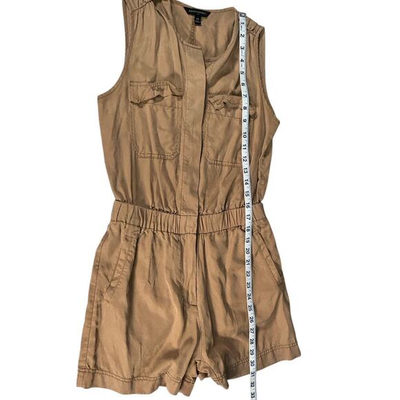Banana Republic Size XS Utility Romper Latte Shorts Safari Classic Luxury Button - Picture 6 of 11